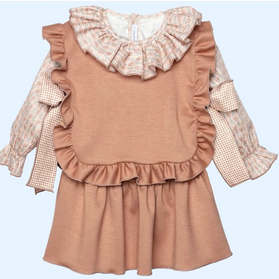 Vestido camel con blusa estampada